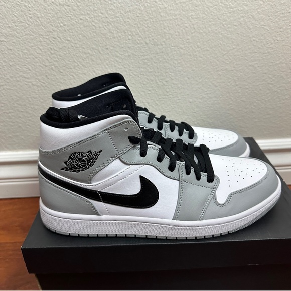 Jordan 1 Mid Light Smoke Grey Size 11 - Picture 1 of 9